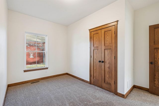 707 NE 5th Avenue, Independence, IA 50644