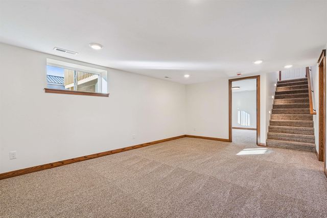 707 NE 5th Avenue, Independence, IA 50644