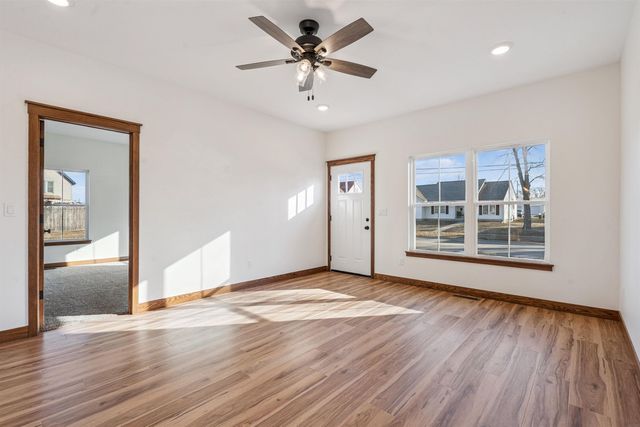 707 NE 5th Avenue, Independence, IA 50644