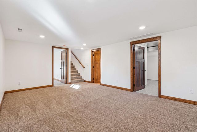 707 NE 5th Avenue, Independence, IA 50644