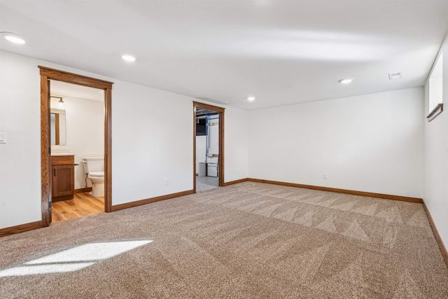 707 NE 5th Avenue, Independence, IA 50644