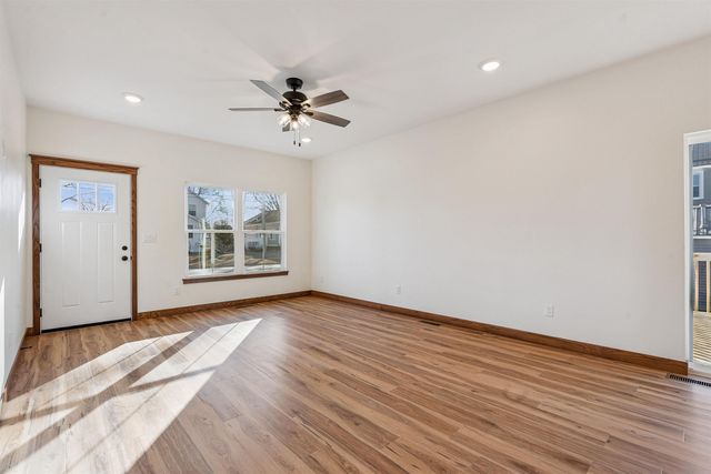 707 NE 5th Avenue, Independence, IA 50644