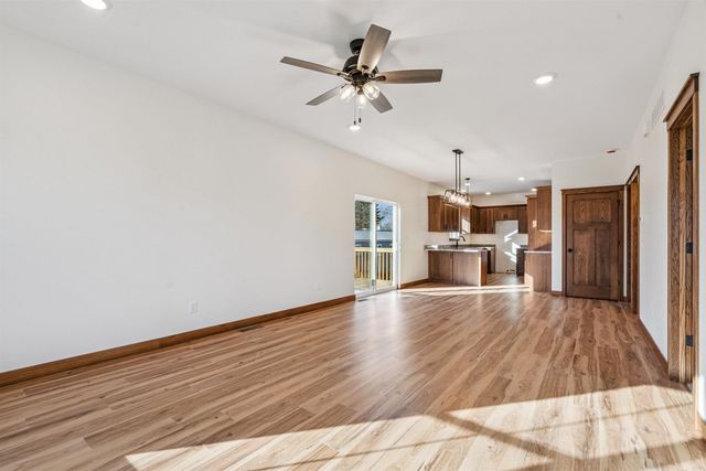 707 NE 5th Avenue, Independence, IA 50644