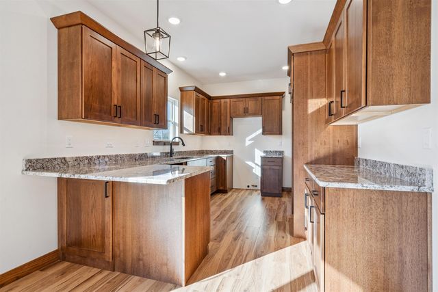 707 NE 5th Avenue, Independence, IA 50644