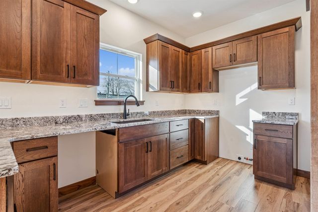 707 NE 5th Avenue, Independence, IA 50644