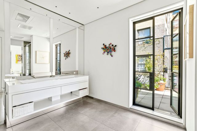 3 E 84th St Ph, New York City, NY 10028