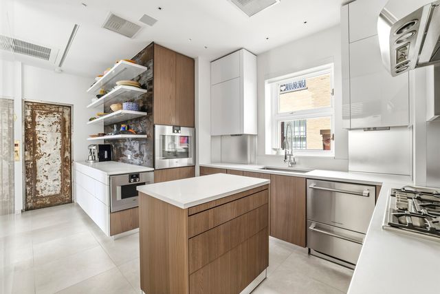 3 E 84th St Ph, New York City, NY 10028