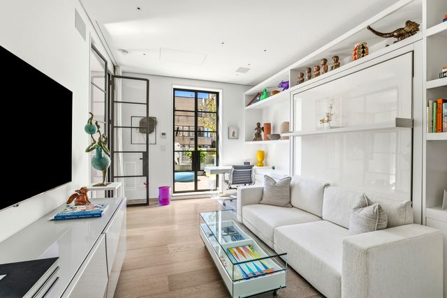 3 E 84th St Ph, New York City, NY 10028