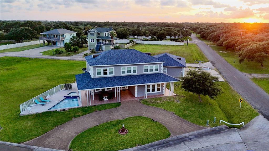 102 Smith Cove, Rockport, TX 78382 — exterior