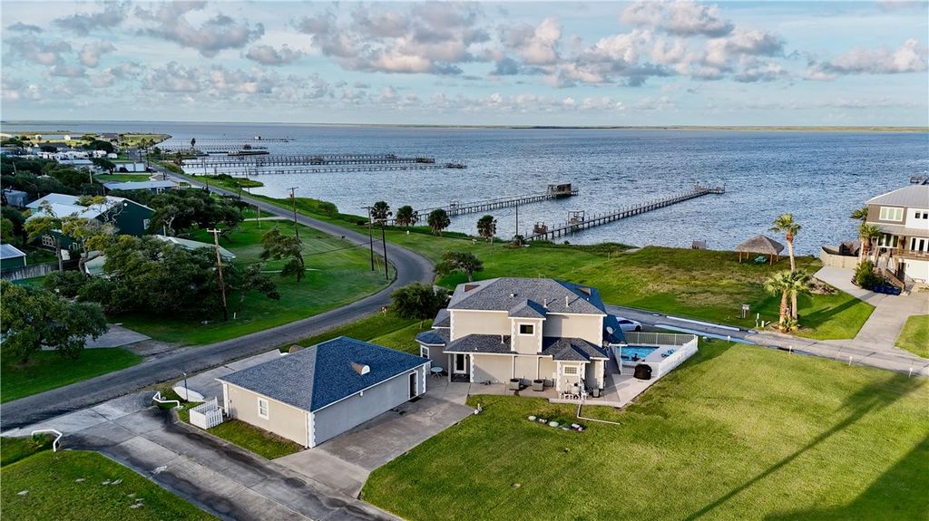 102 Smith Cove, Rockport, TX 78382 — photo 2