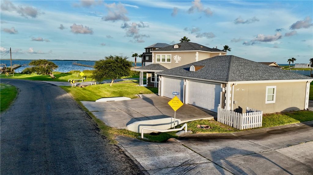 102 Smith Cove, Rockport, TX 78382 — photo 3