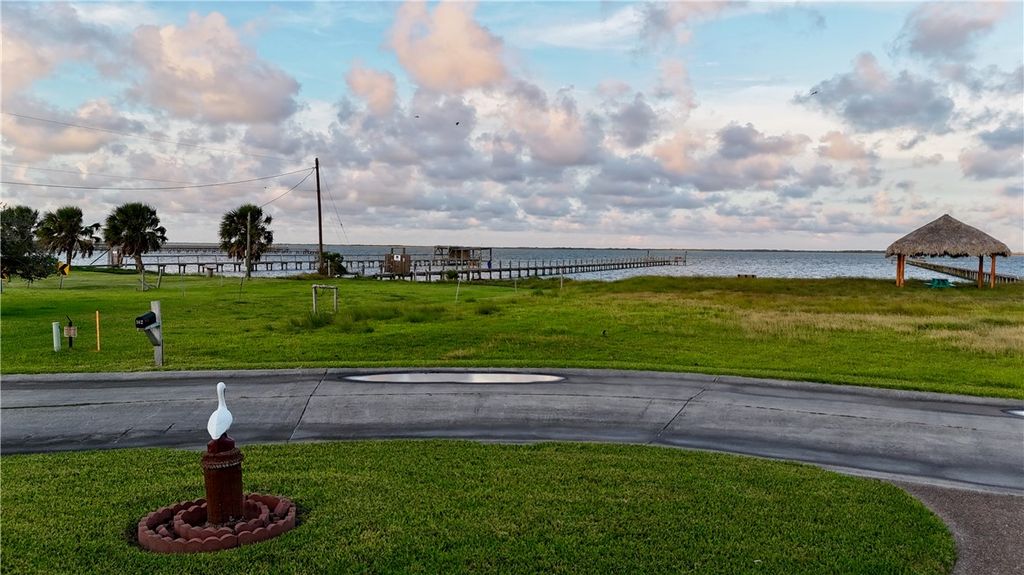 102 Smith Cove, Rockport, TX 78382 — photo 4