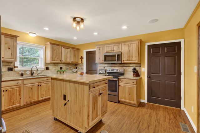 129 Oakland Dr, Gallatin, TN 37066