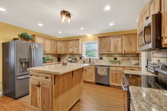 129 Oakland Dr, Gallatin, TN 37066
