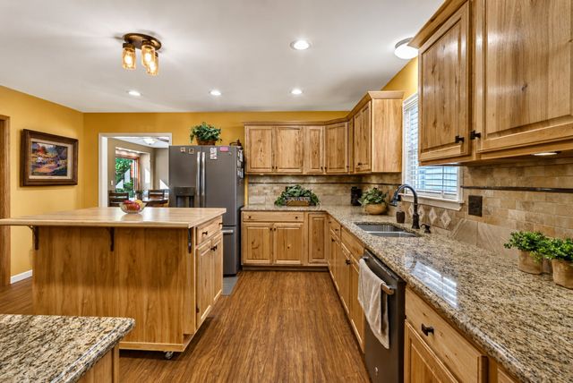 129 Oakland Dr, Gallatin, TN 37066