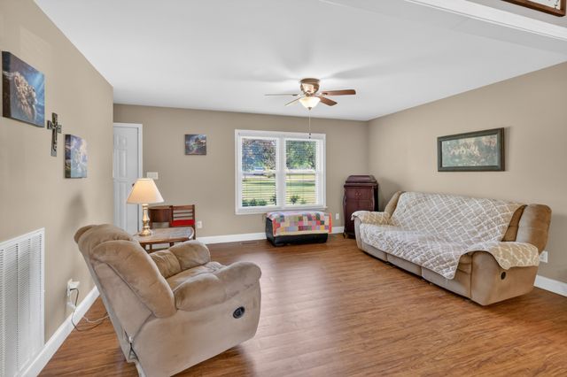 129 Oakland Dr, Gallatin, TN 37066
