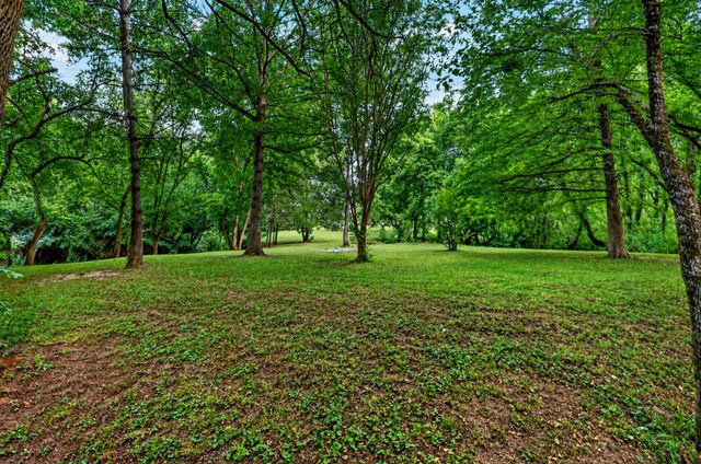 129 Oakland Dr, Gallatin, TN 37066