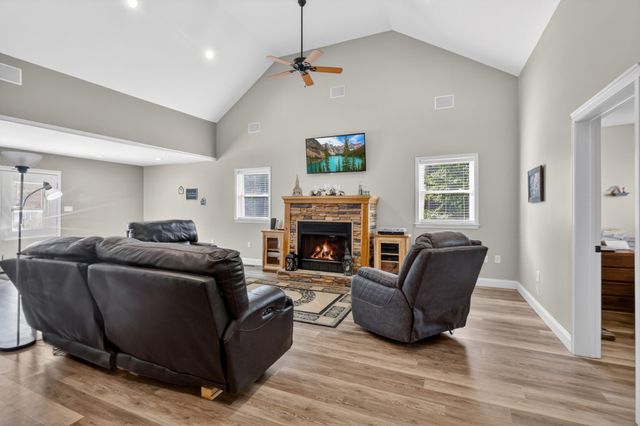 129 Oakland Dr, Gallatin, TN 37066