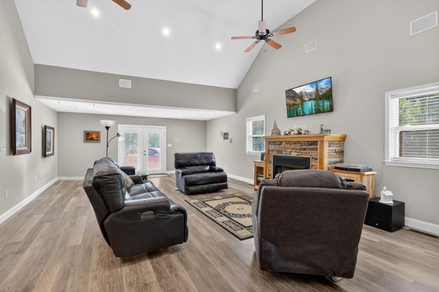 129 Oakland Dr, Gallatin, TN 37066
