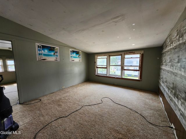 875 Hazelwood Avenue, Schenectady, NY 12306