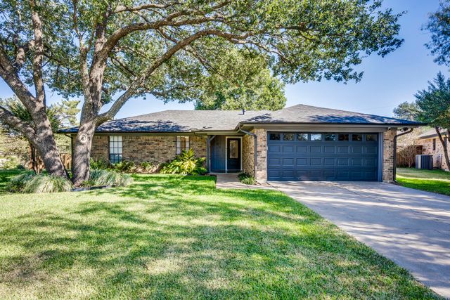 1501 Cobblestone Lane, Cleburne, TX 76033