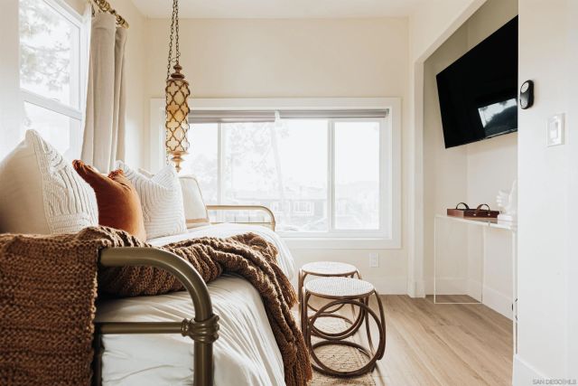 324 S Nevada St, Oceanside, CA 92054