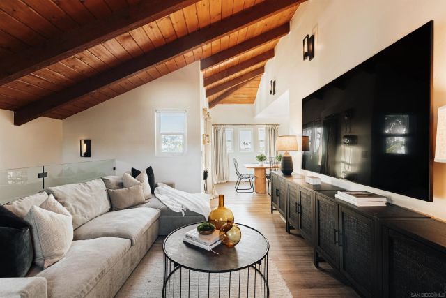 324 S Nevada St, Oceanside, CA 92054