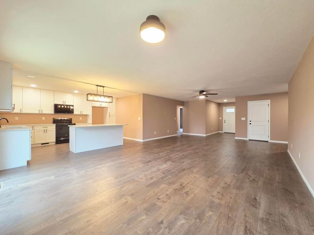 112 N Vine Street, Marshfield, MO 65706