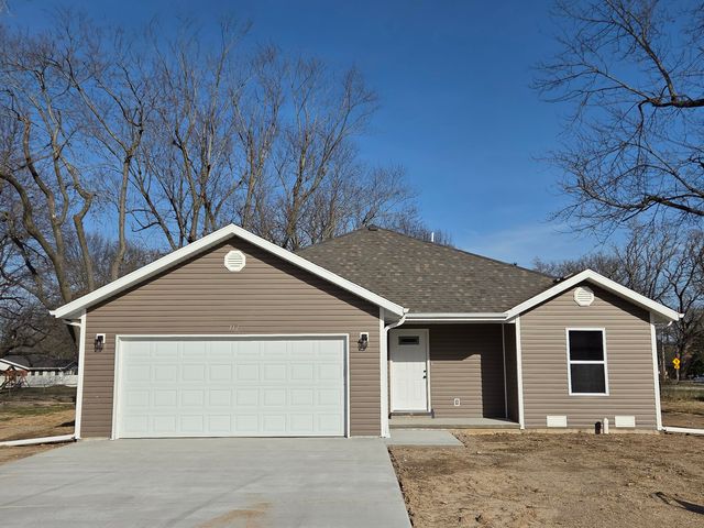 112 N Vine Street, Marshfield, MO 65706