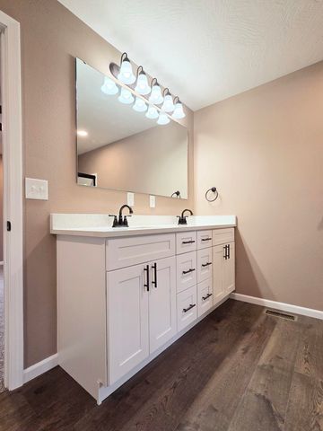 112 N Vine Street, Marshfield, MO 65706