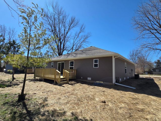 112 N Vine Street, Marshfield, MO 65706