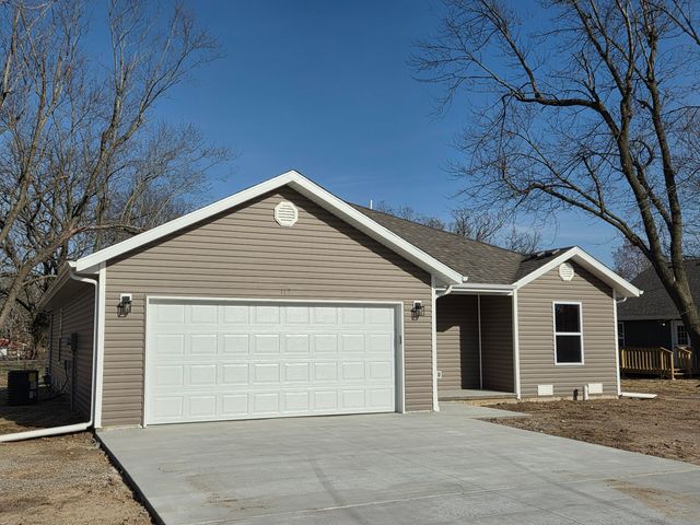 112 N Vine Street, Marshfield, MO 65706