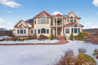 60 Cronomer Hts Drive, Newburgh, NY 12550