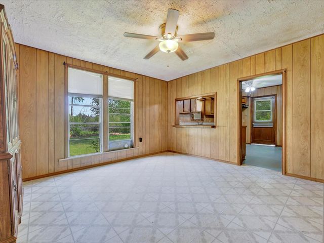 1216 N Hendrix Avenue, Diboll, TX 75941