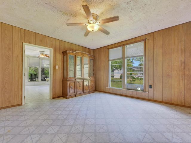 1216 N Hendrix Avenue, Diboll, TX 75941