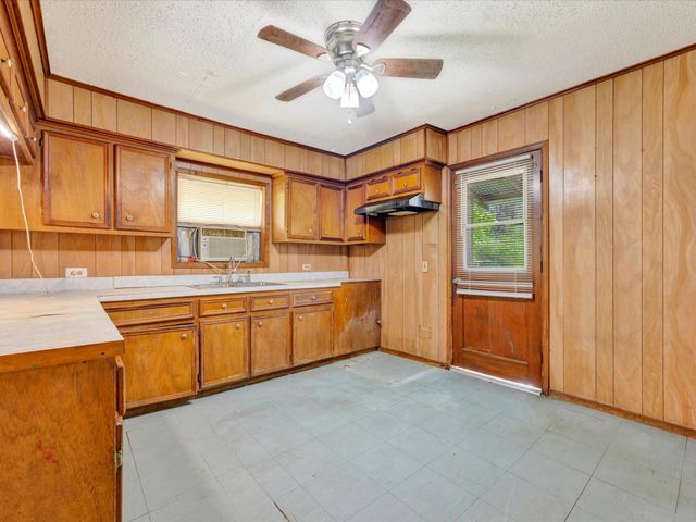 1216 N Hendrix Avenue, Diboll, TX 75941