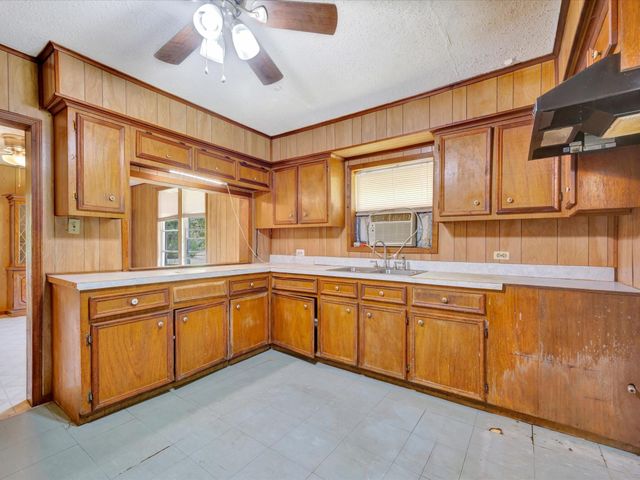 1216 N Hendrix Avenue, Diboll, TX 75941