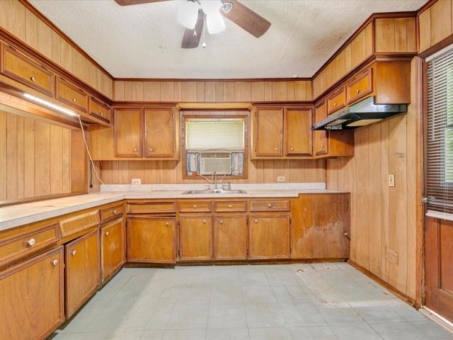 1216 N Hendrix Avenue, Diboll, TX 75941