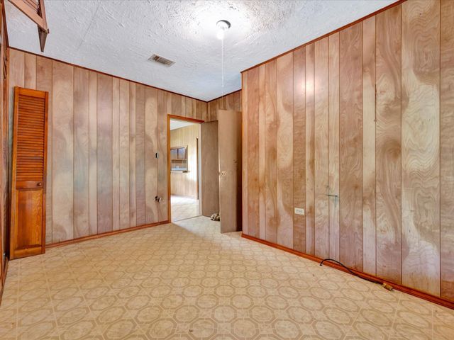 1216 N Hendrix Avenue, Diboll, TX 75941