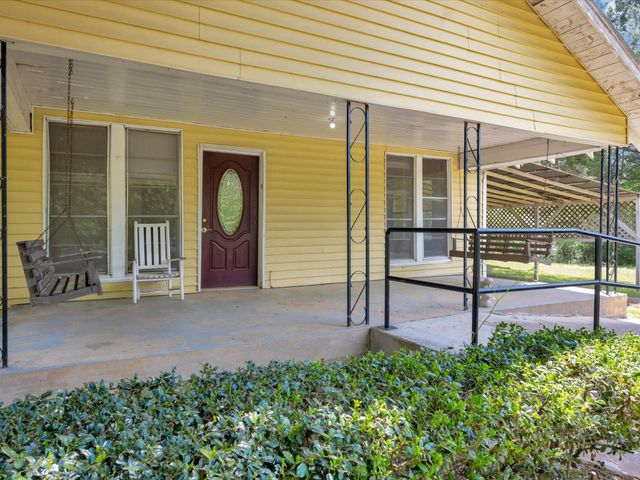 1216 N Hendrix Avenue, Diboll, TX 75941