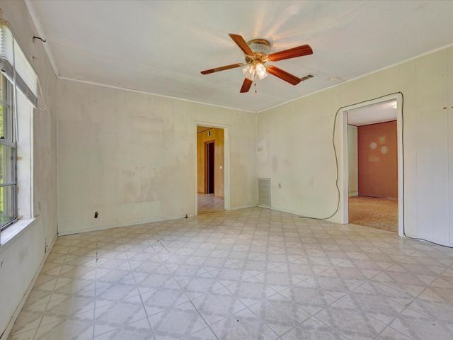 1216 N Hendrix Avenue, Diboll, TX 75941