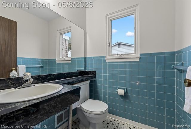 37285 Vargo Street, Livonia, MI 48152