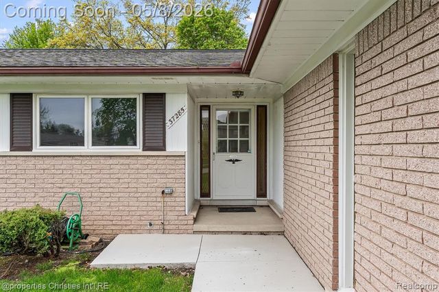 37285 Vargo Street, Livonia, MI 48152