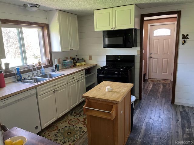 4171 Stewart Road, Hadley Township, MI 48455