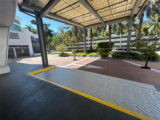 3029 NE 188th St 905, Aventura, FL 33180