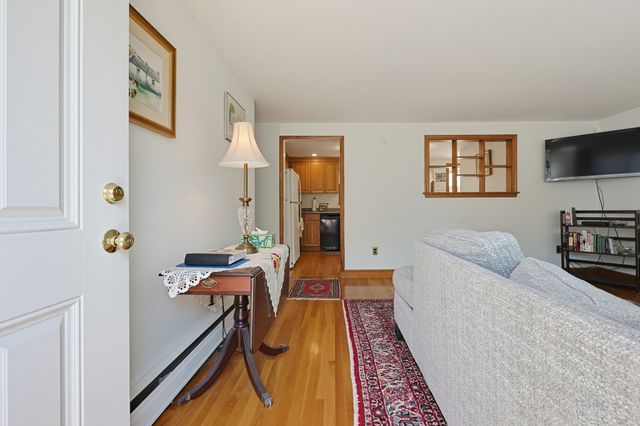10 Meyer St, Boston, MA 02131