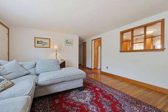 10 Meyer St, Boston, MA 02131