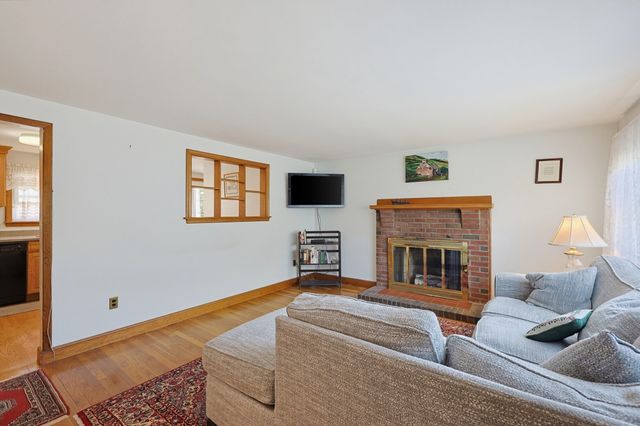 10 Meyer St, Boston, MA 02131