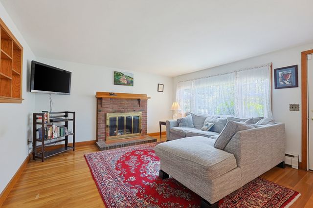 10 Meyer St, Boston, MA 02131
