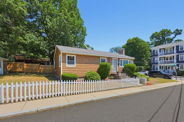 10 Meyer St, Boston, MA 02131